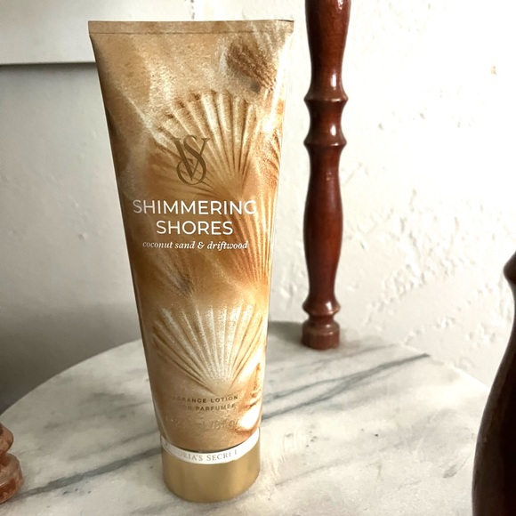 ✨$7✨ Victoria’s Secret shimmering shores Glistening Cove Fragrance body lotion - Picture 2 of 2